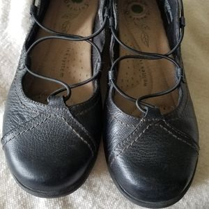 Sz 8 Black leather walking shoes